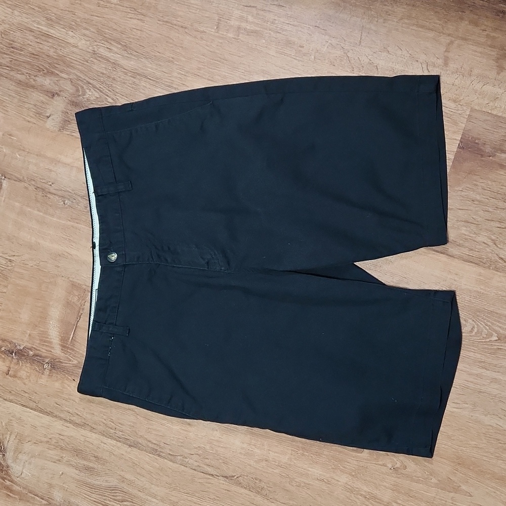5/$25volcom Flat Front Black Basic Shorts - image 1